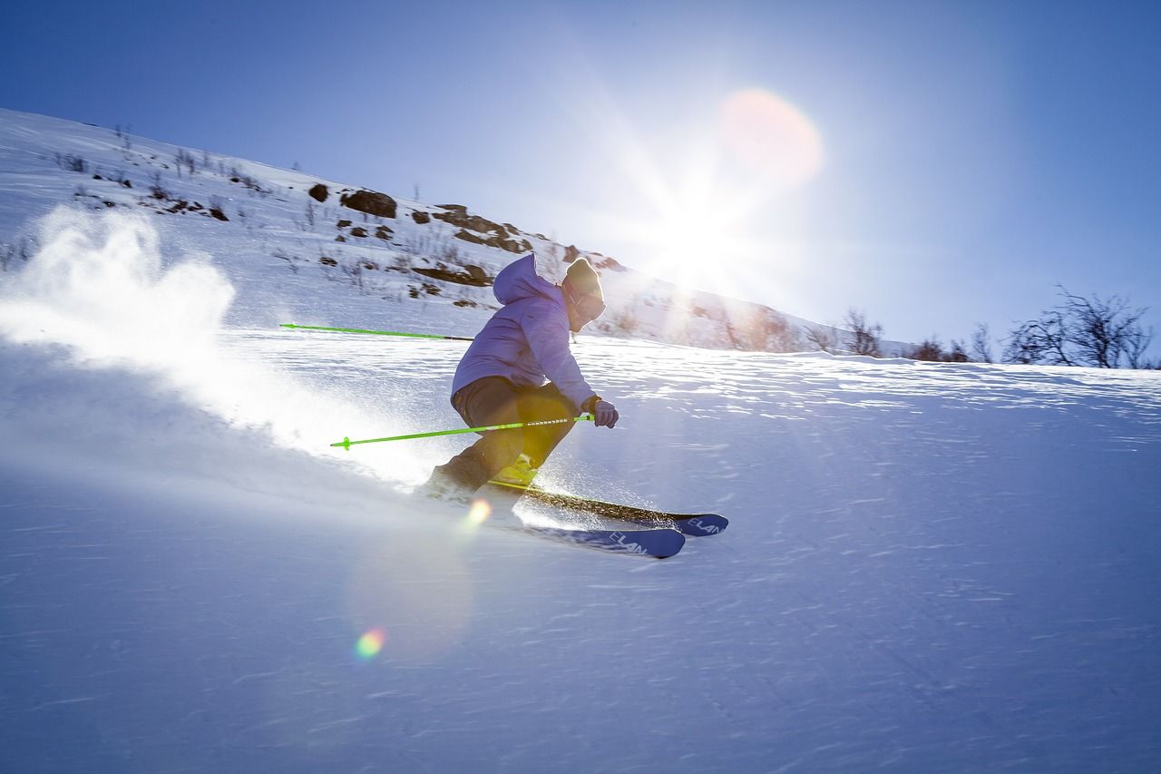 Wyjazd na stok narciarski – co warto ze sobą zabrać?