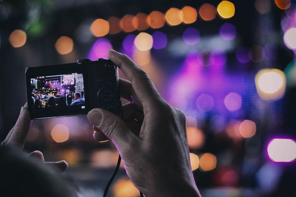 Na co zwrócić uwagę przy zakupie aparatu fotograficznego?