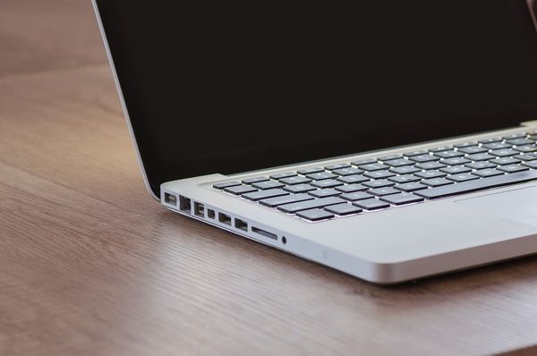Serwis laptopów - co warto wiedzieć przed oddaniem urządzenia do naprawy?